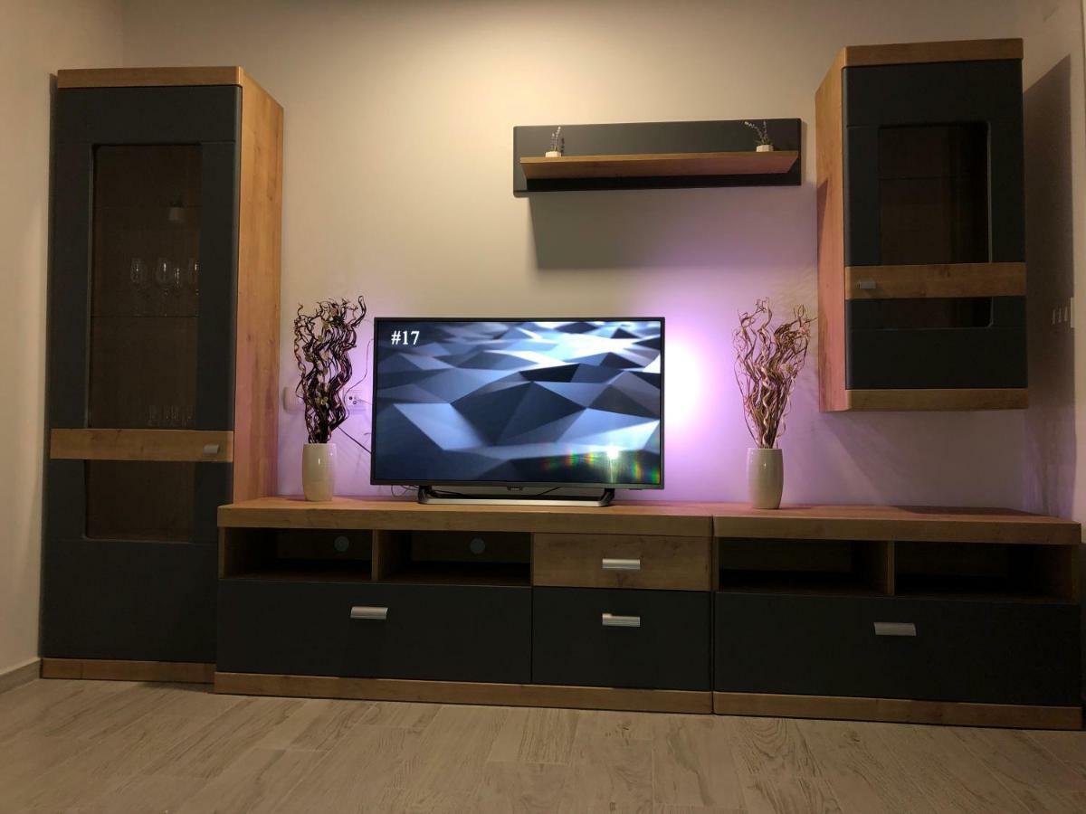 Apartmans And Rooms "Slavica" ノヴァリャ エクステリア 写真